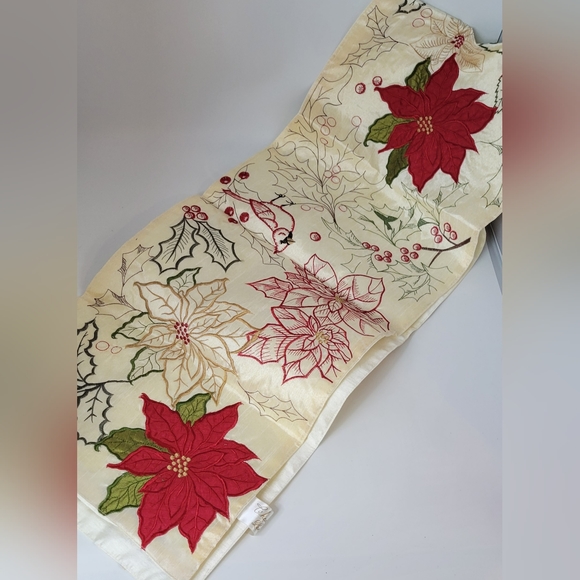 ❄️ Chestnut Lane Table Runner - Picture 1 of 4